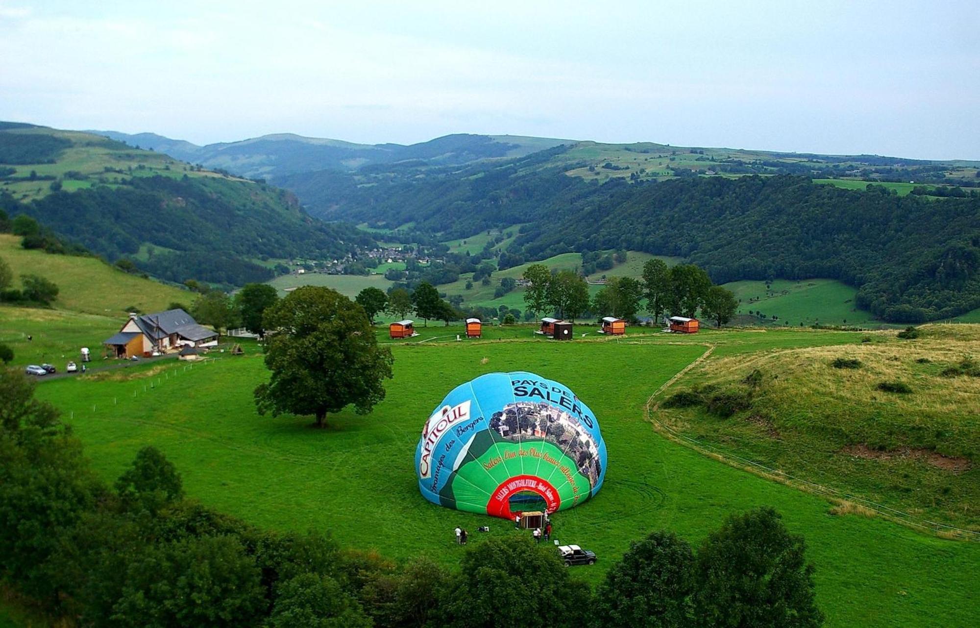 Гостевой дом Domaine De La Chaux De Revel Saint-Martin-Valmeroux Экстерьер фото