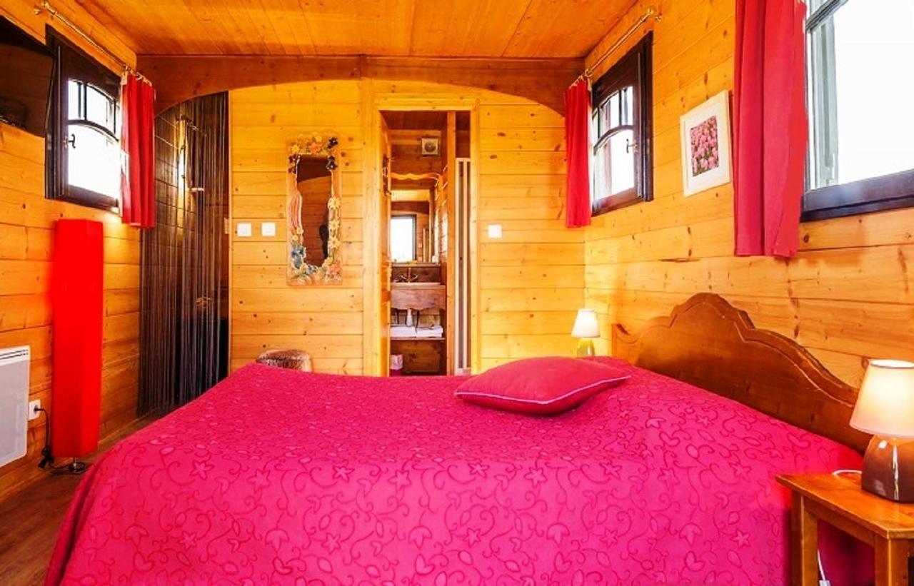 Гостевой дом Domaine De La Chaux De Revel Saint-Martin-Valmeroux Экстерьер фото